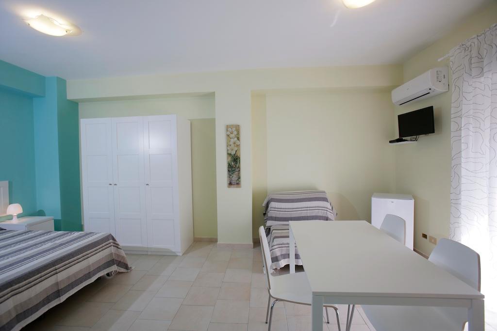Appartamento Topazio Letojanni Zimmer foto