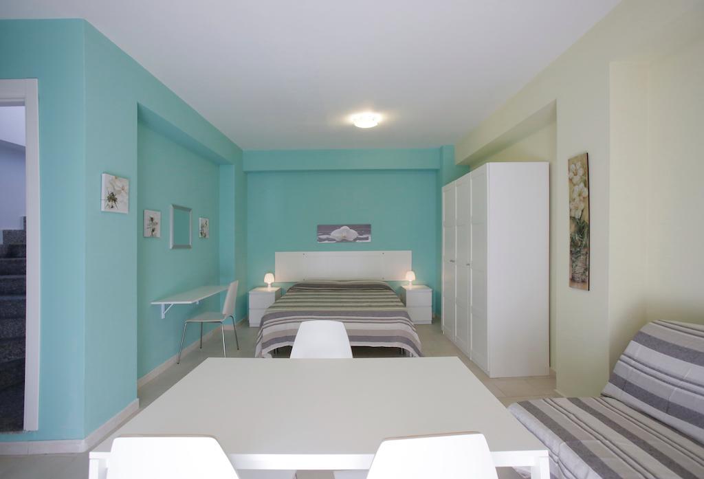 Appartamento Topazio Letojanni Zimmer foto